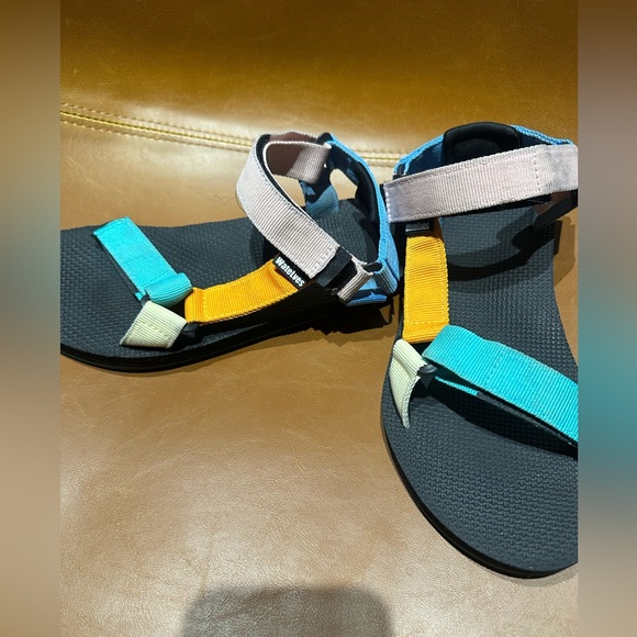 Colorful Strappy Sandals - Picture 3 of 4